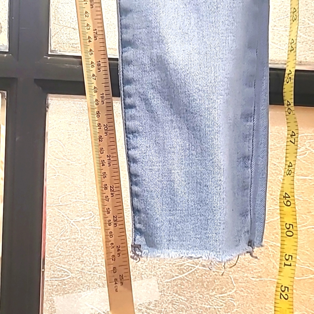 Urban Outfitters BDG High-Waisted Distressed Light Wash Cropped Skinny Jeans - Picture 4 of 9